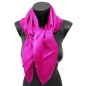 Carré en soie fuchsia de qualité sup. Carré en soie fuchsia de qualité sup.