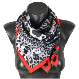 Carré soie panthère encadré rouge et vert