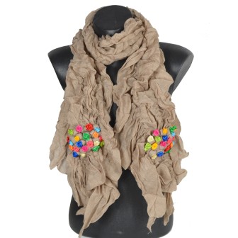 Echarpe beige à petits nids de roses