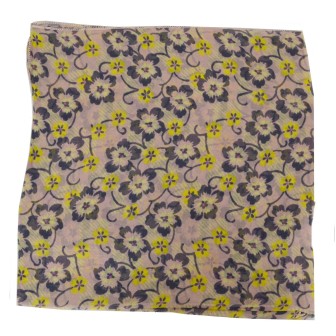 Carré de soie Flowers rose clair fabriqué en France