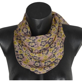 Carré de soie Flowers rose clair fabriqué en France