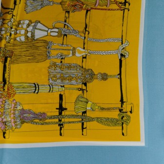 Carré soie 65cm bleu et jaune