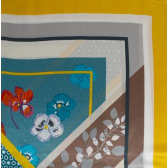 Carré soie 65cm fleurs cadre jaune