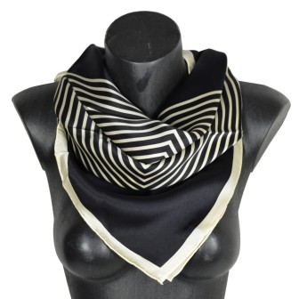 Carré soie noir et blanc