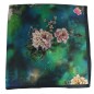 Carré soie 65cm vert à fleurs roses