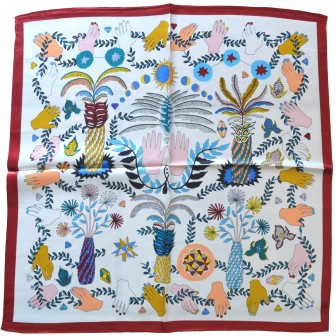 Carré en soie 50x50 mains