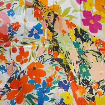 Carré en soie grandes fleurs