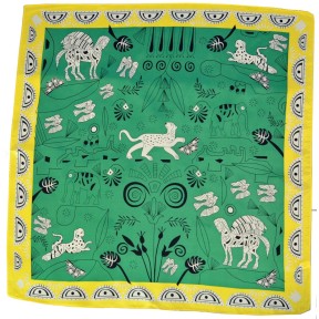 Carré soie 50cm animaux fond vert