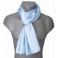 Echarpe en soie bleu-ciel