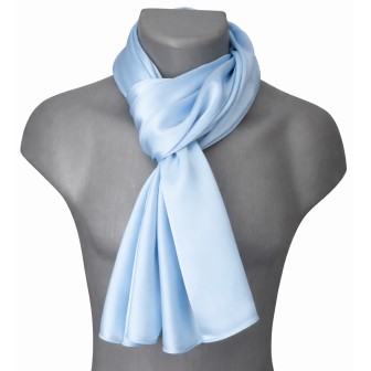 Echarpe en soie bleu-ciel