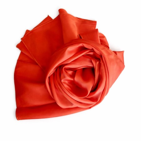 Echarpe en soie rouge