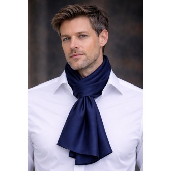 Echarpe en soie bleu marine