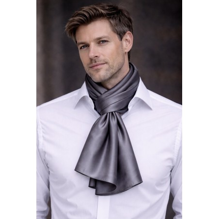 Echarpe en soie grise